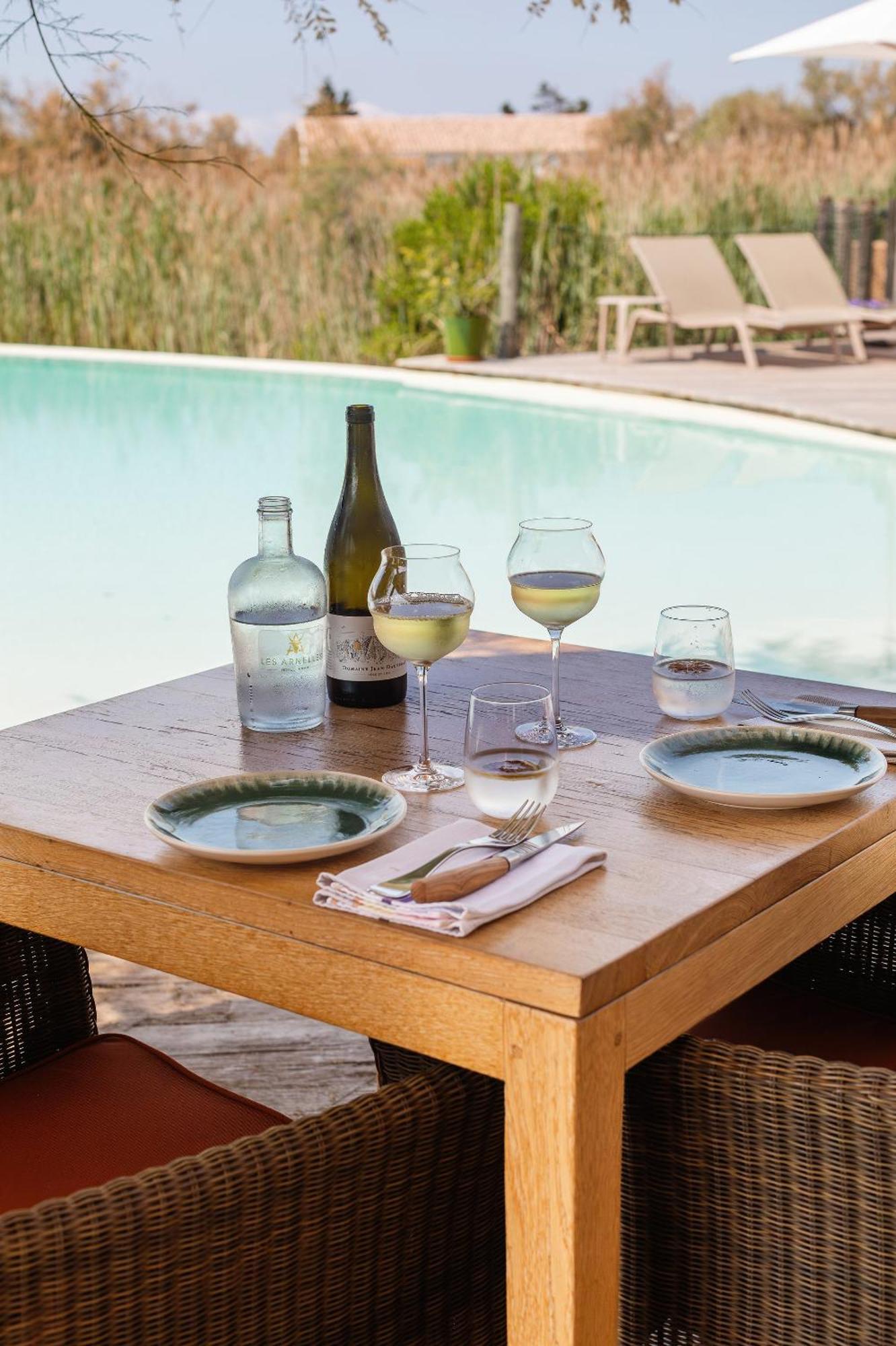 Hotel Restaurant Les Arnelles Saintes-Maries-de-la-Mer Buitenkant foto