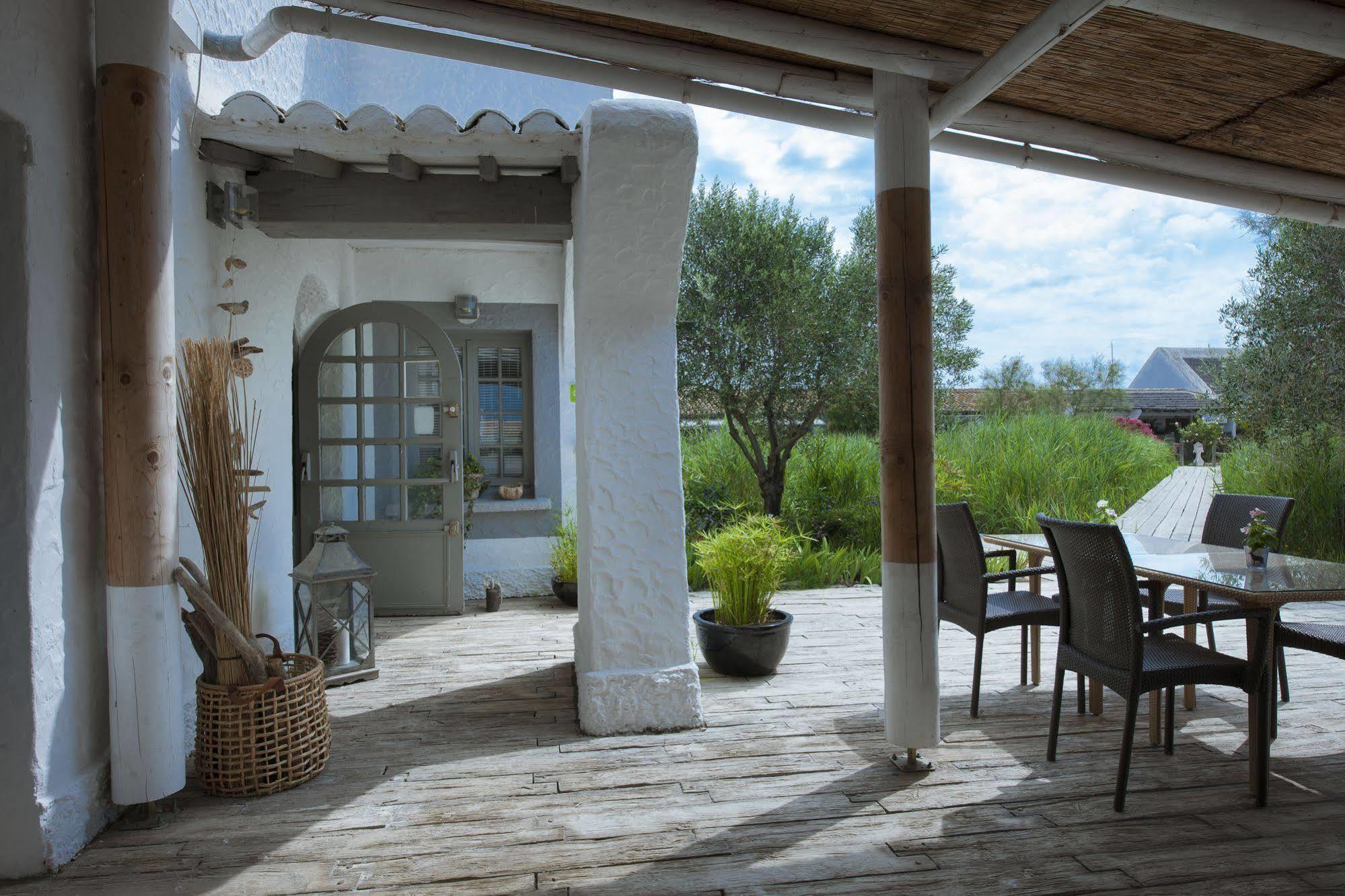 Hotel Restaurant Les Arnelles Saintes-Maries-de-la-Mer Buitenkant foto