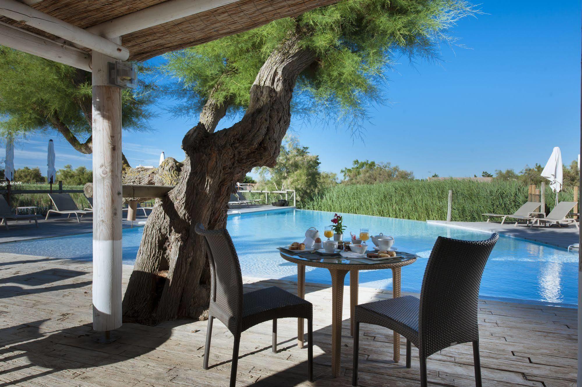 Hotel Restaurant Les Arnelles Saintes-Maries-de-la-Mer Buitenkant foto