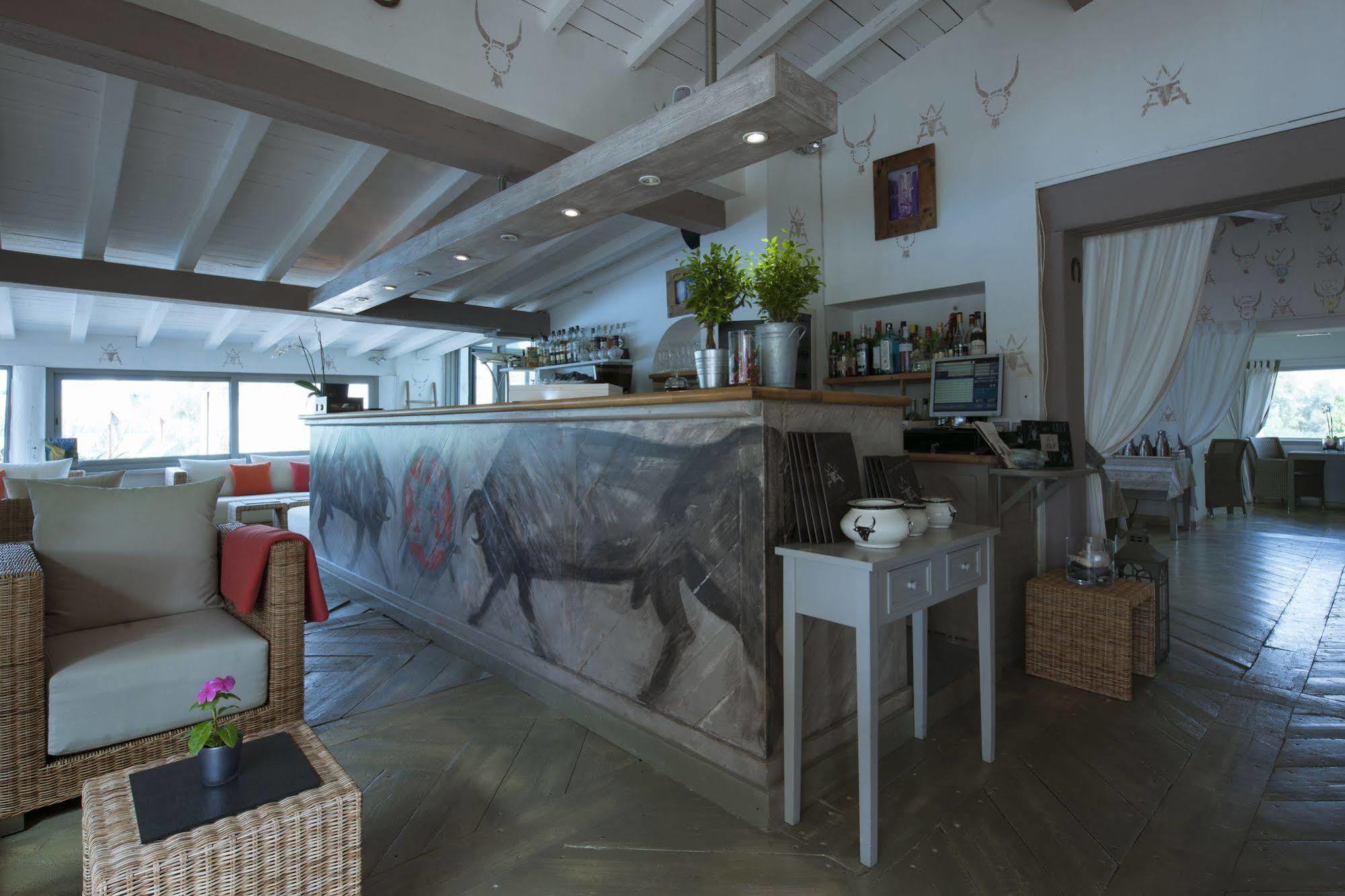 Hotel Restaurant Les Arnelles Saintes-Maries-de-la-Mer Buitenkant foto