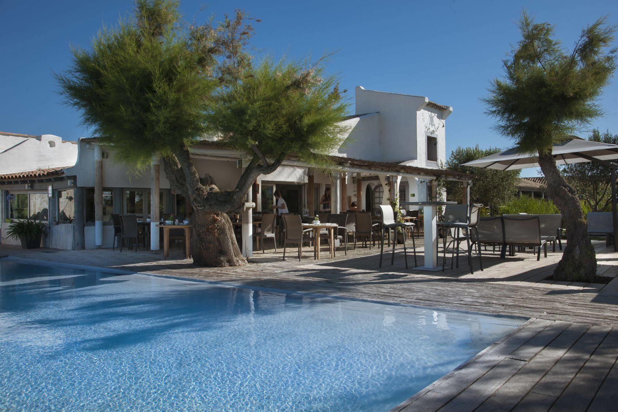 Hotel Restaurant Les Arnelles Saintes-Maries-de-la-Mer Buitenkant foto